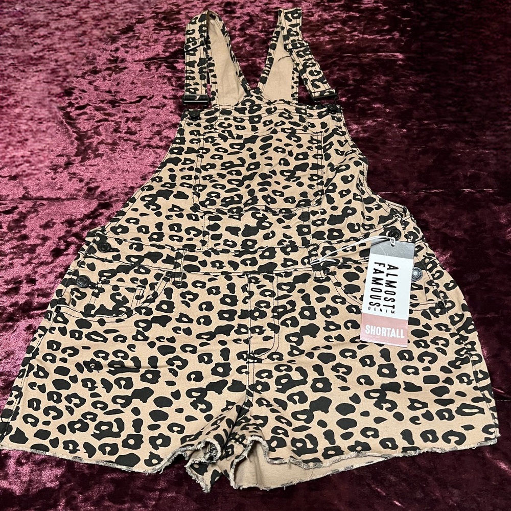 Women’s overall shorts.